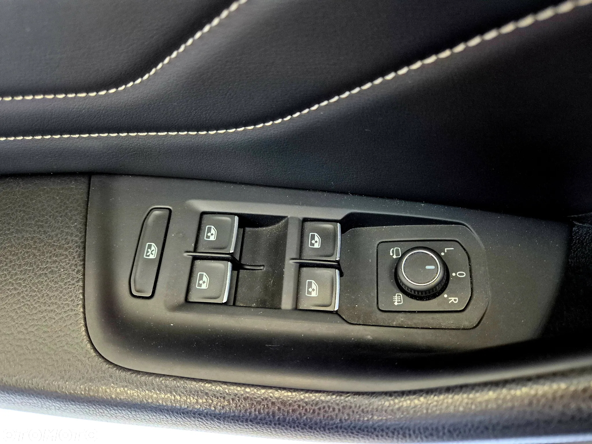 Volkswagen Passat 2.0 TSI Elegance DSG - 27