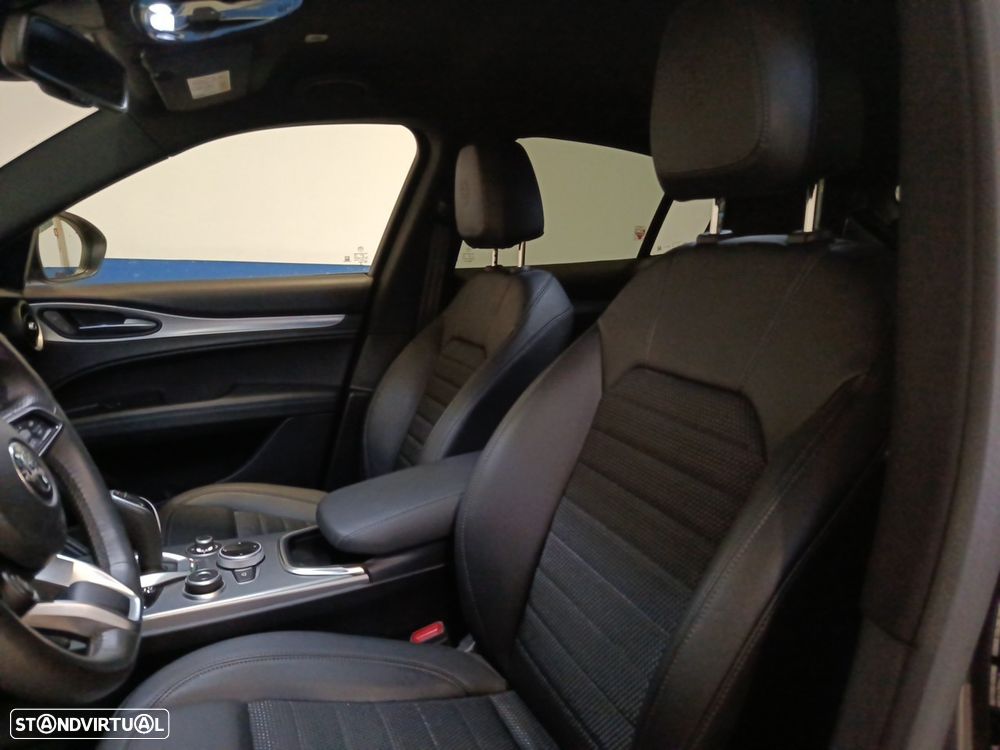 Alfa Romeo Stelvio 2.2 D Sprint AT8 - 9