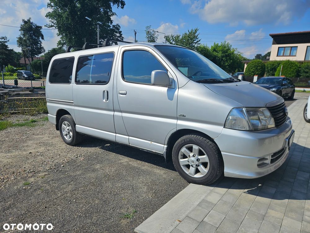 Toyota Hiace - 2