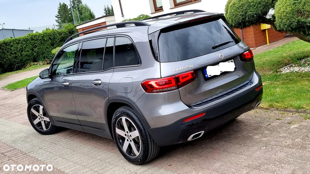 Mercedes-Benz GLB 250 4-Matic AMG Line 8G-DCT - 11