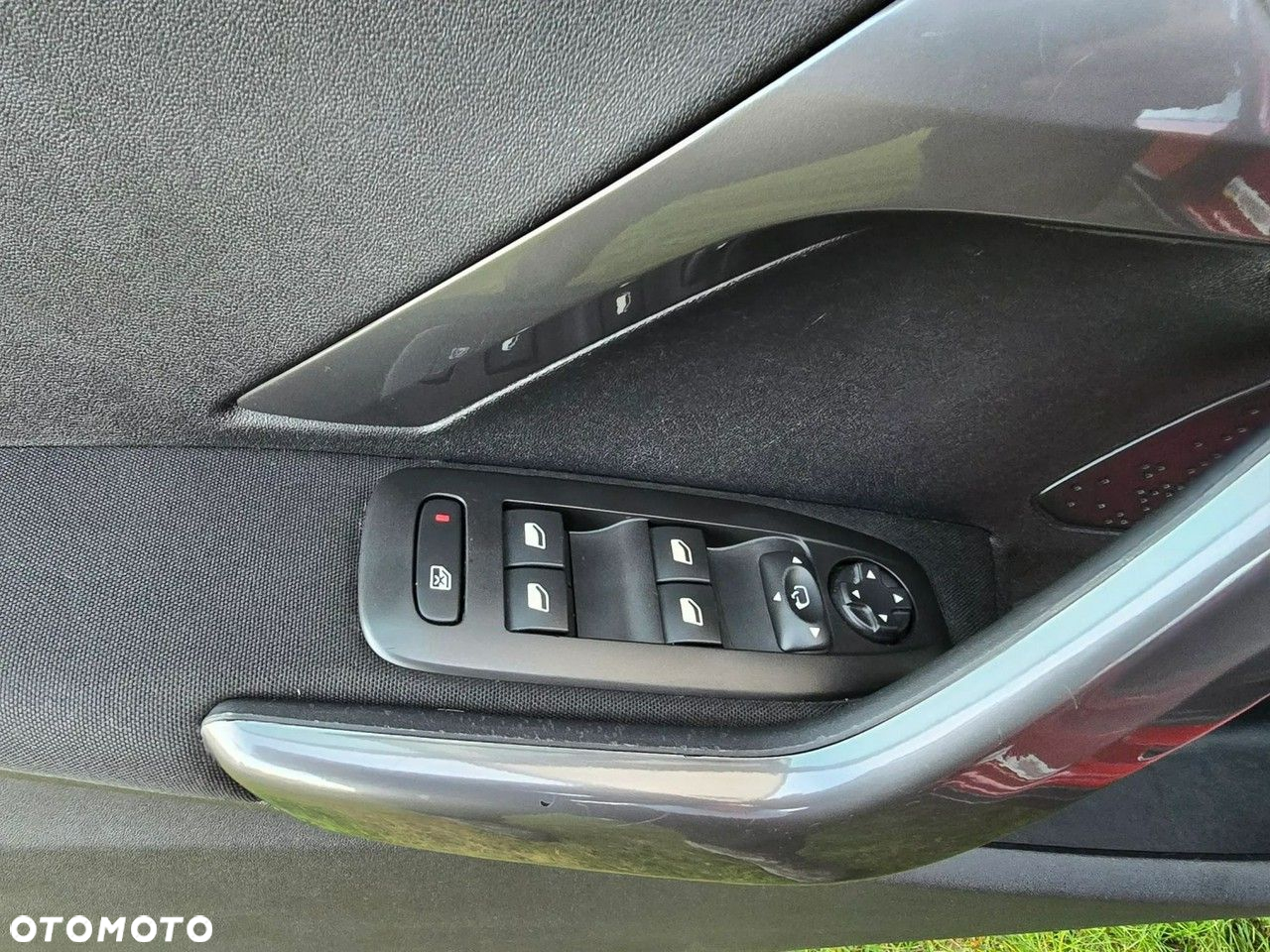 Peugeot 2008 1.2 Pure Tech Style - 14