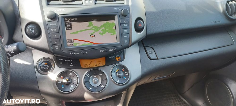Toyota RAV4 2.2 D-4CAT 4WD Aut Luxury 18" - 2
