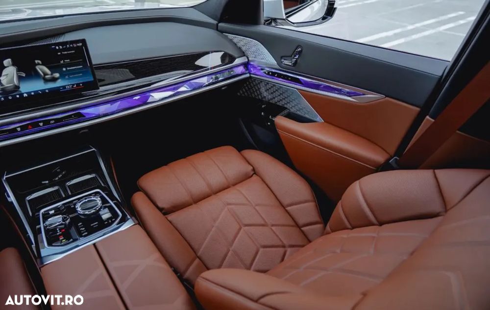 BMW Seria 7 740d xDrive MHEV - 28