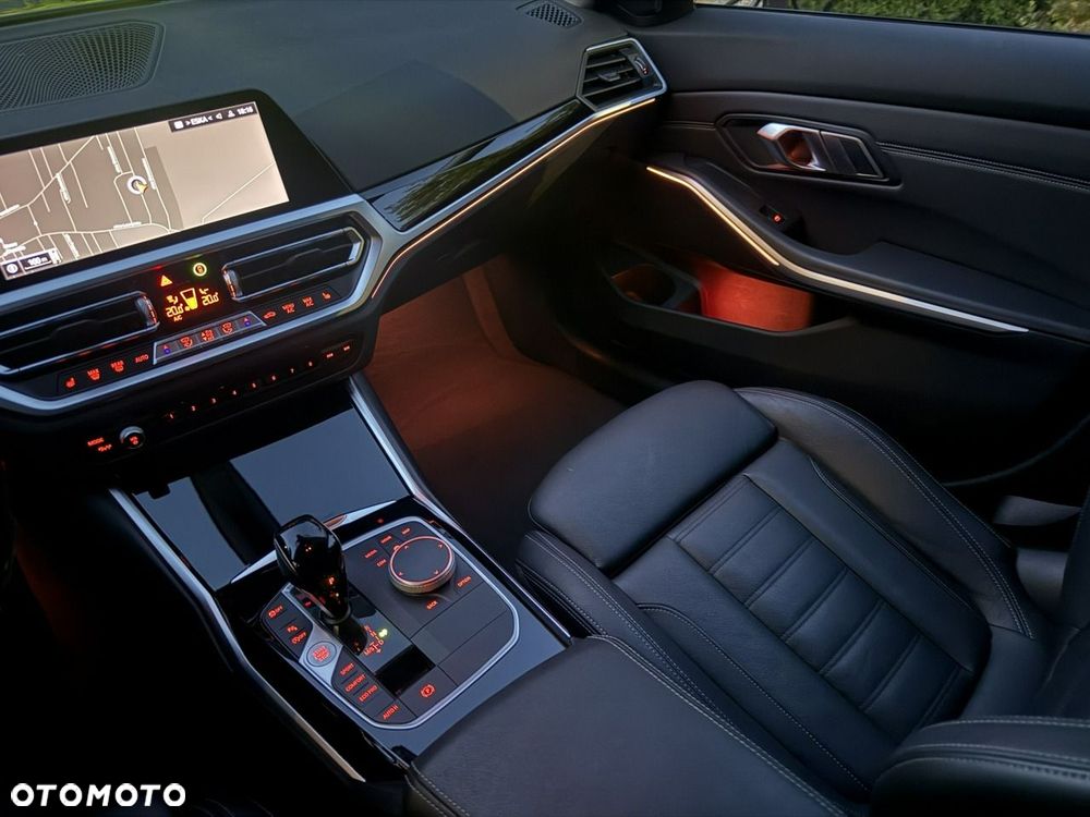 BMW Seria 3 320i Edition M Sport Shadow - 37