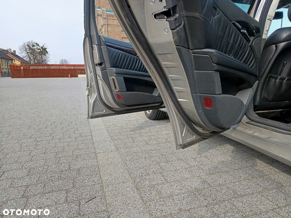 Mercedes-Benz Klasa E 320 T Avantgarde - 8