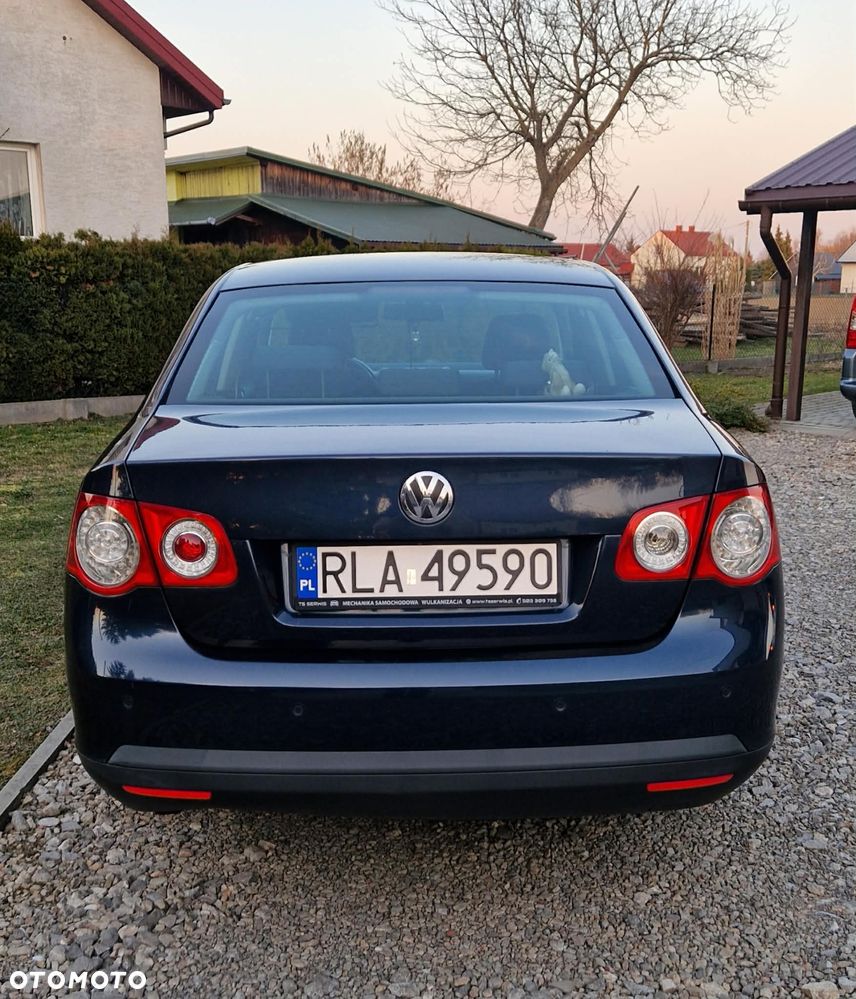 Volkswagen Jetta 1.6 FSI Comfortline - 4