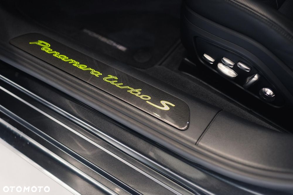Porsche Panamera - 32