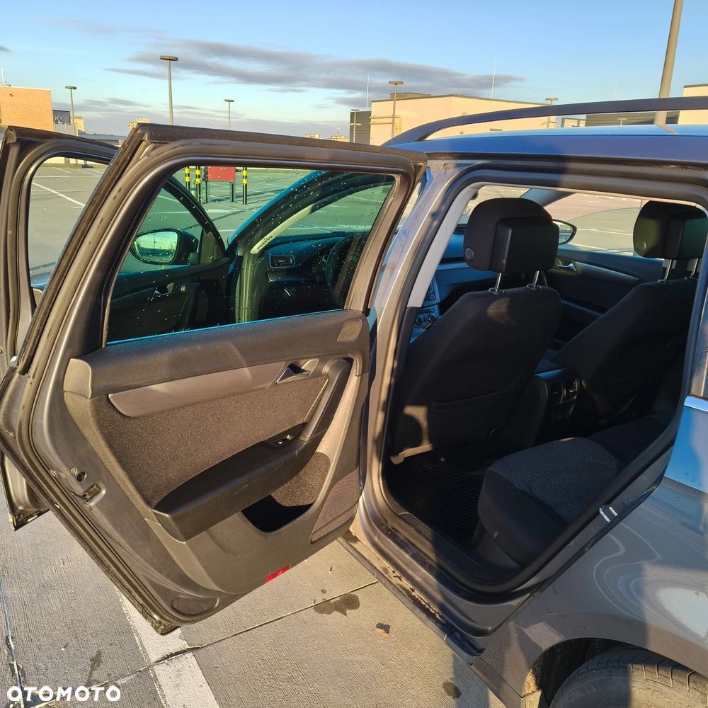 Volkswagen Passat - 13