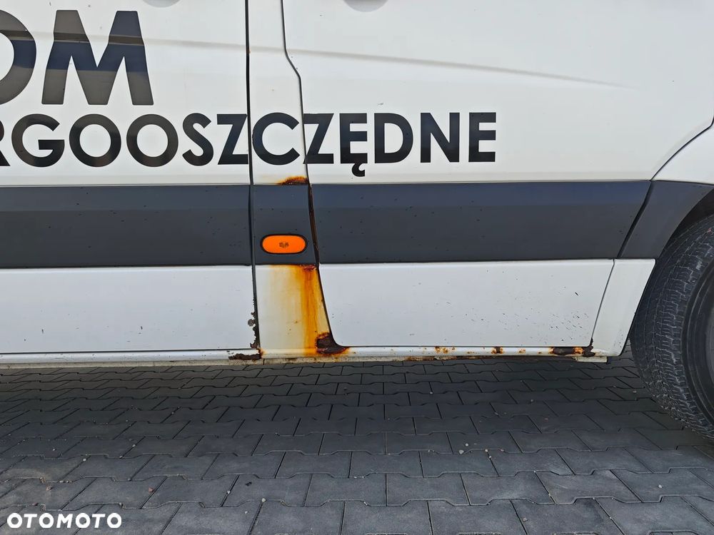 Mercedes-Benz Sprinter - 13