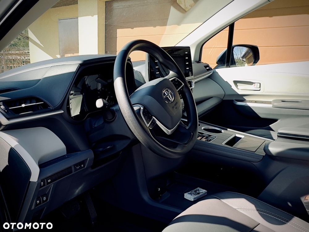 Toyota Sienna - 8