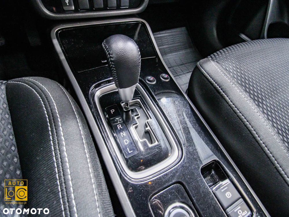 Mitsubishi Outlander 2.0 Instyle Navi 4WD CVT - 25