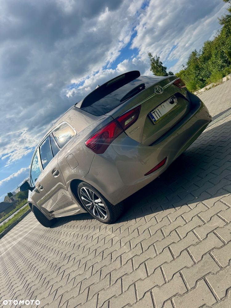 Toyota Avensis 2.0 D-4D Prestige - 23