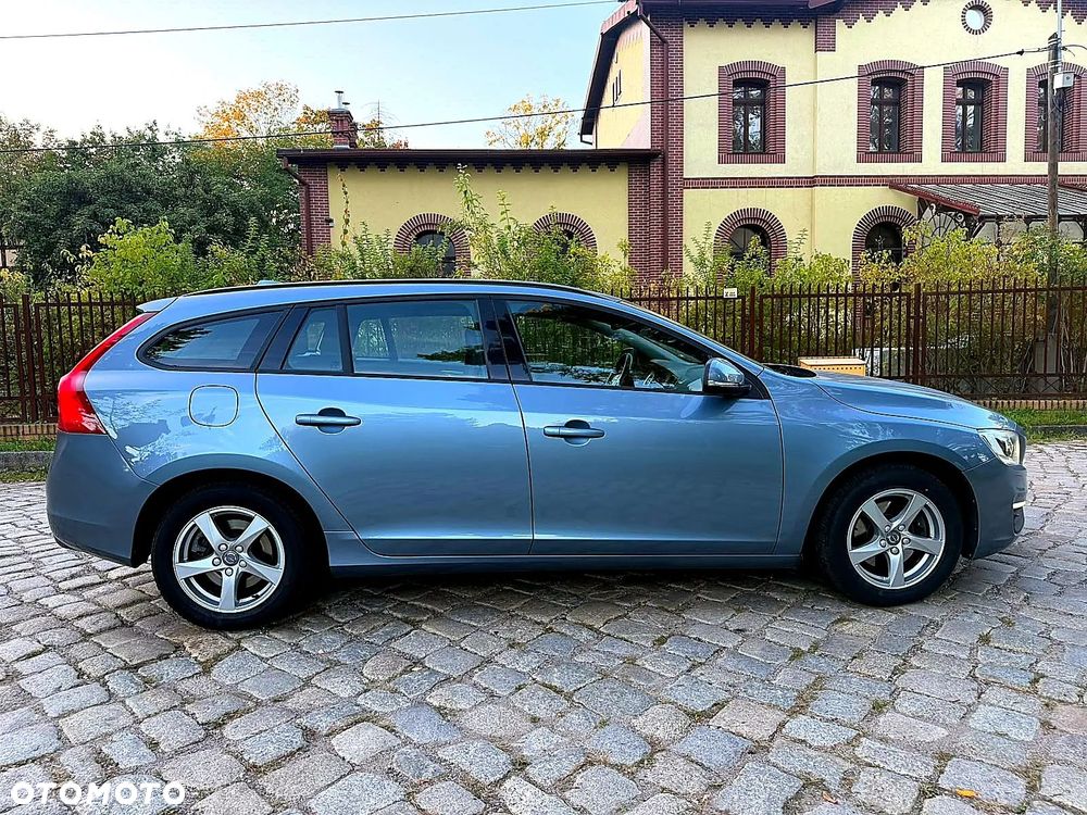 Volvo V60 D3 Momentum - 4