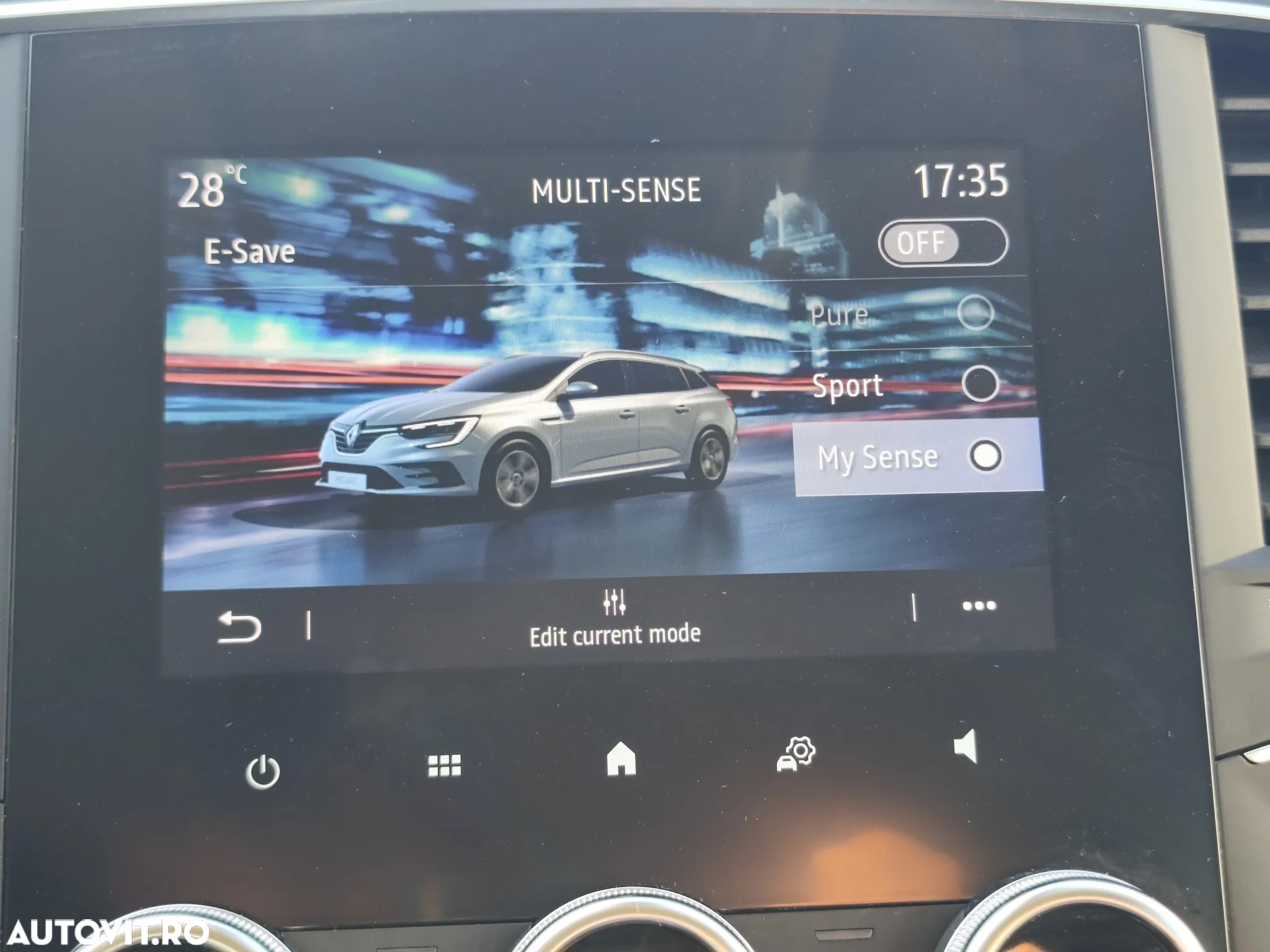 Renault Megane Grandtour E-TECH Plug-in 160 BUSINESS EDITION - 19