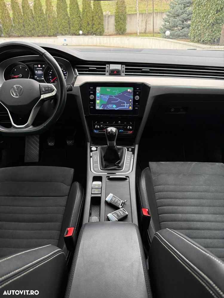 Volkswagen Passat 2.0 TDI SCR Elegance - 11