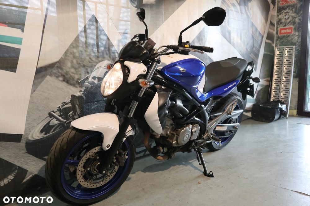 Suzuki Gladius - 2