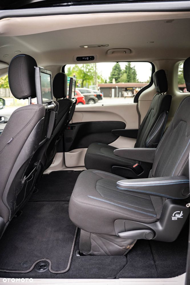 Chrysler Pacifica - 21