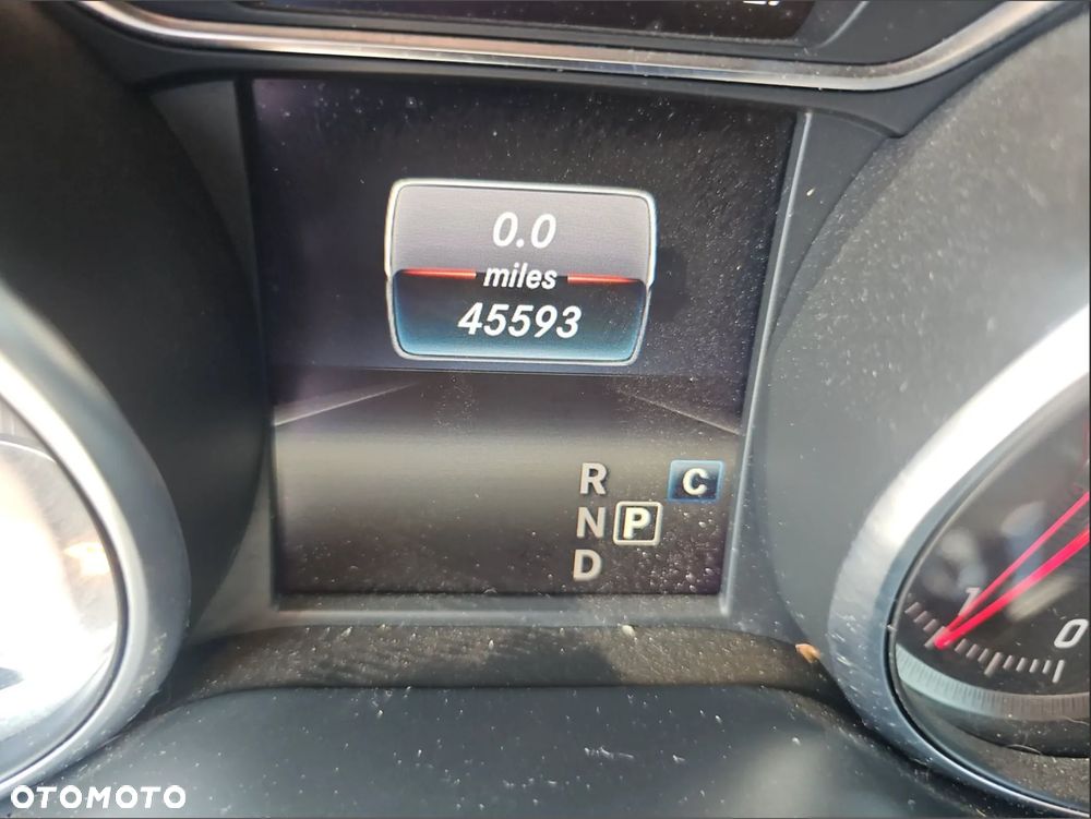 Mercedes-Benz GLA 250 4Matic 7G-DCT - 10