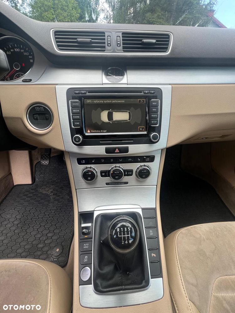 Volkswagen Passat 2.0 TDI Perfectline R-Style - 11