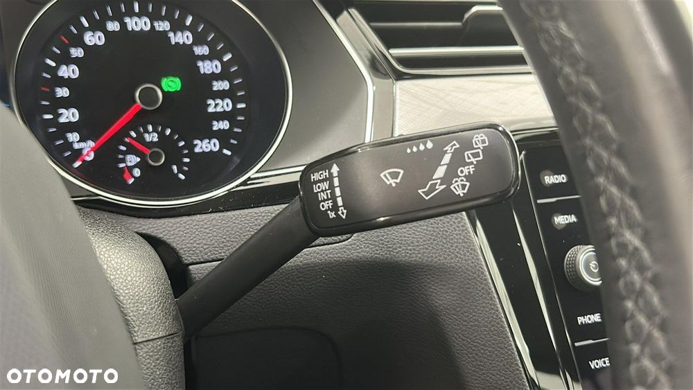 Volkswagen Passat - 24