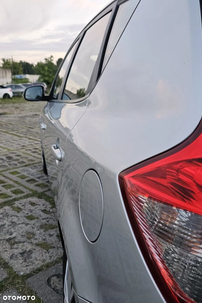 Kia Ceed - 12