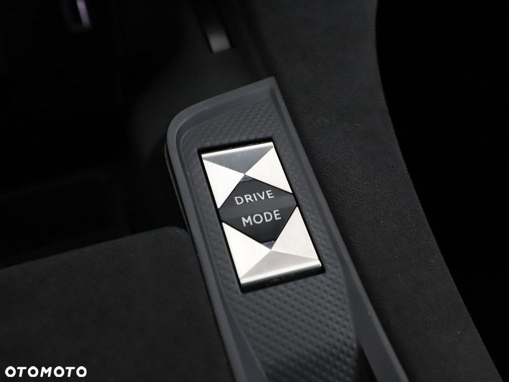 DS Automobiles DS 7 Crossback 1.6 E-Tense 4x4 Performance Line + - 32