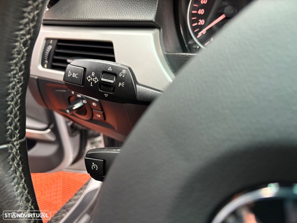BMW 320 d Touring - 43