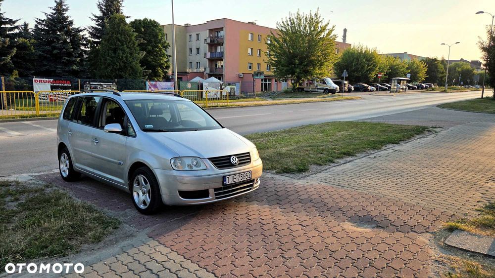 Volkswagen Touran - 8