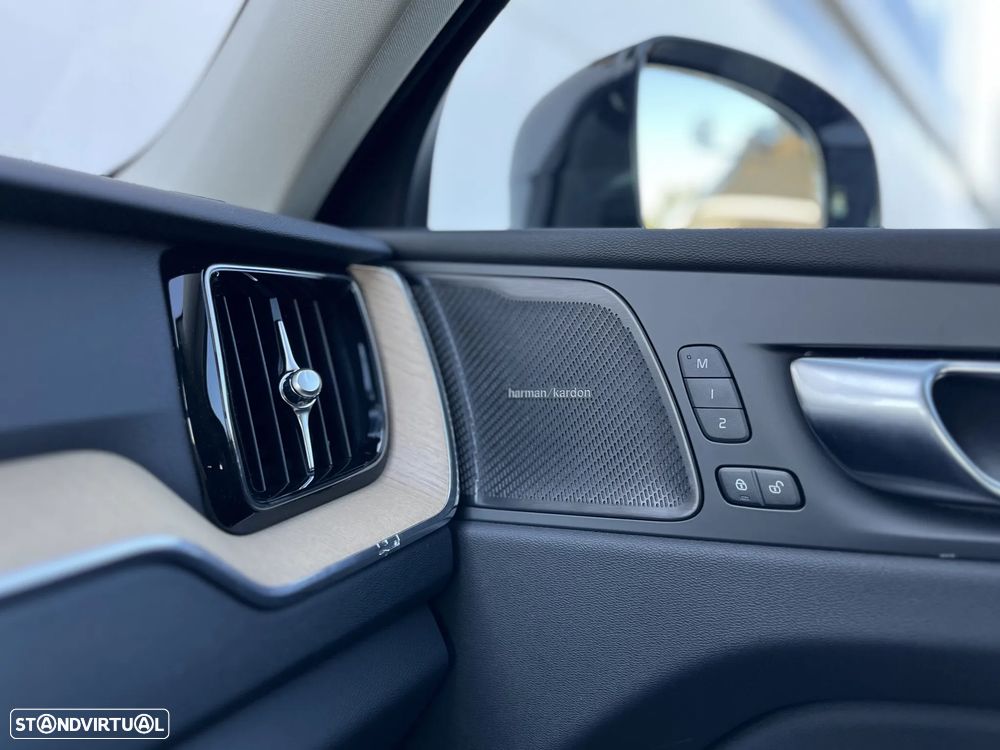 Volvo XC 60 2.0 T6 PHEV Plus Dark AWD - 23