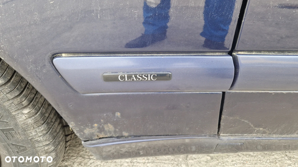 MERCEDES W210 LISTWA BŁOTNIKA LEWY PRZÓD