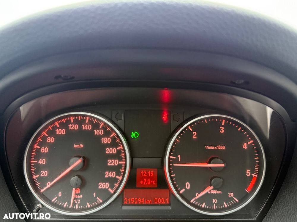 BMW Seria 3 318d DPF Touring Edition Exclusive - 18