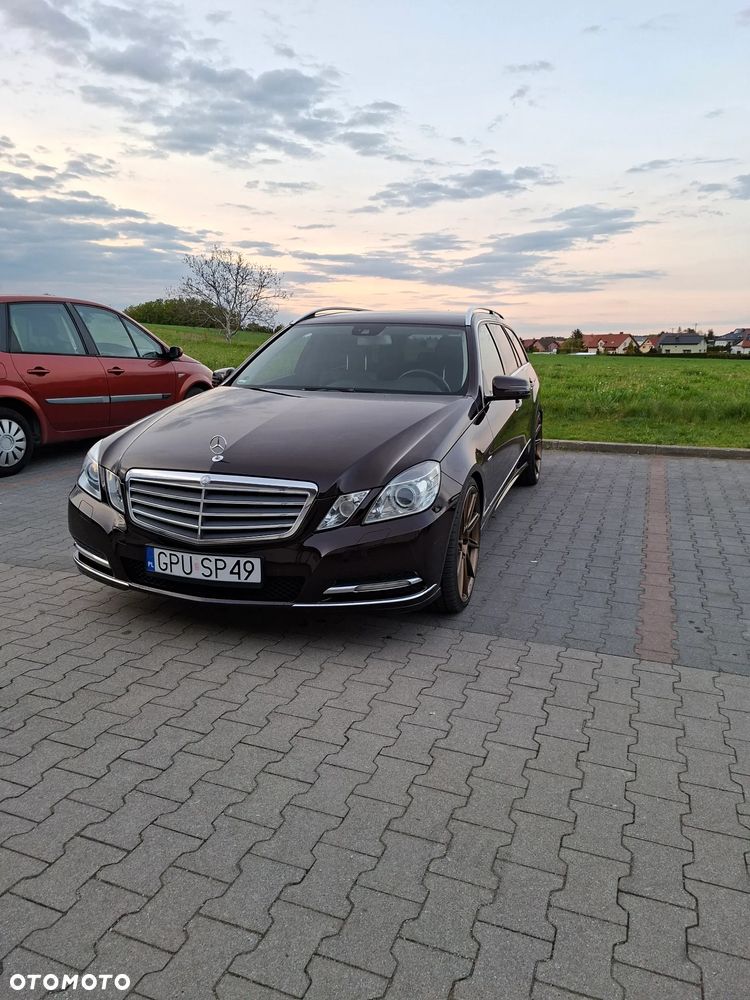 Mercedes-Benz Klasa E 200 CGI BlueEFFICIENCY Automatik - 29