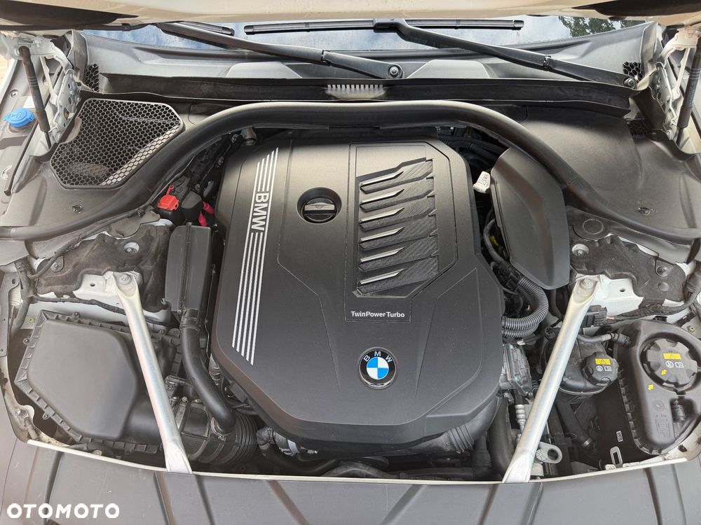 BMW Seria 7 740Li - 25