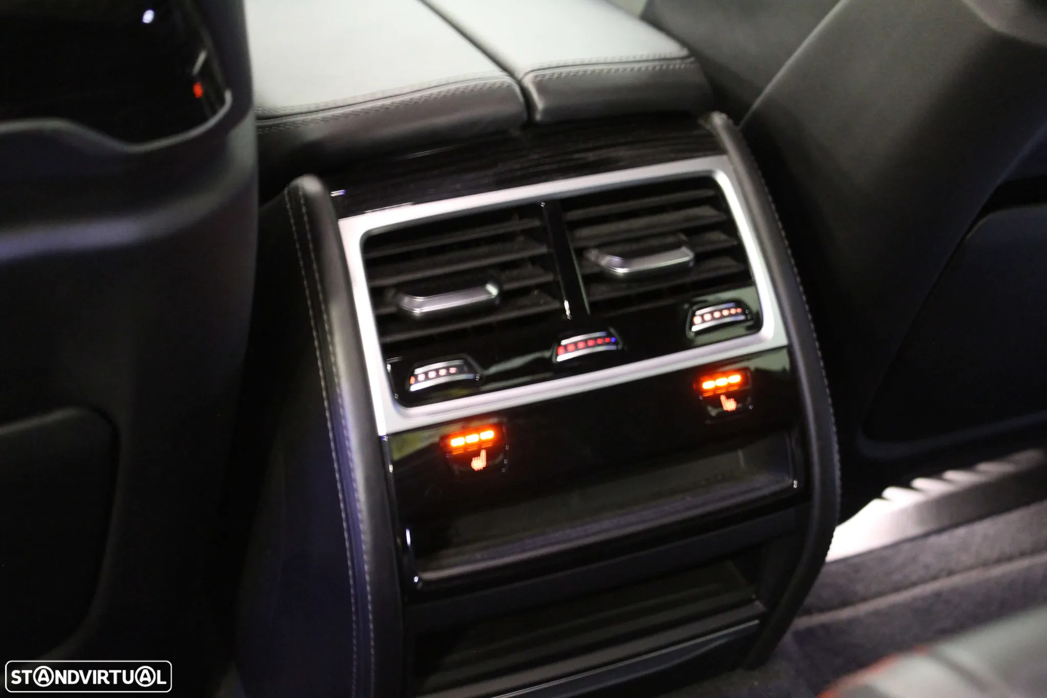 BMW 740 d xDrive Pack M Auto - 31