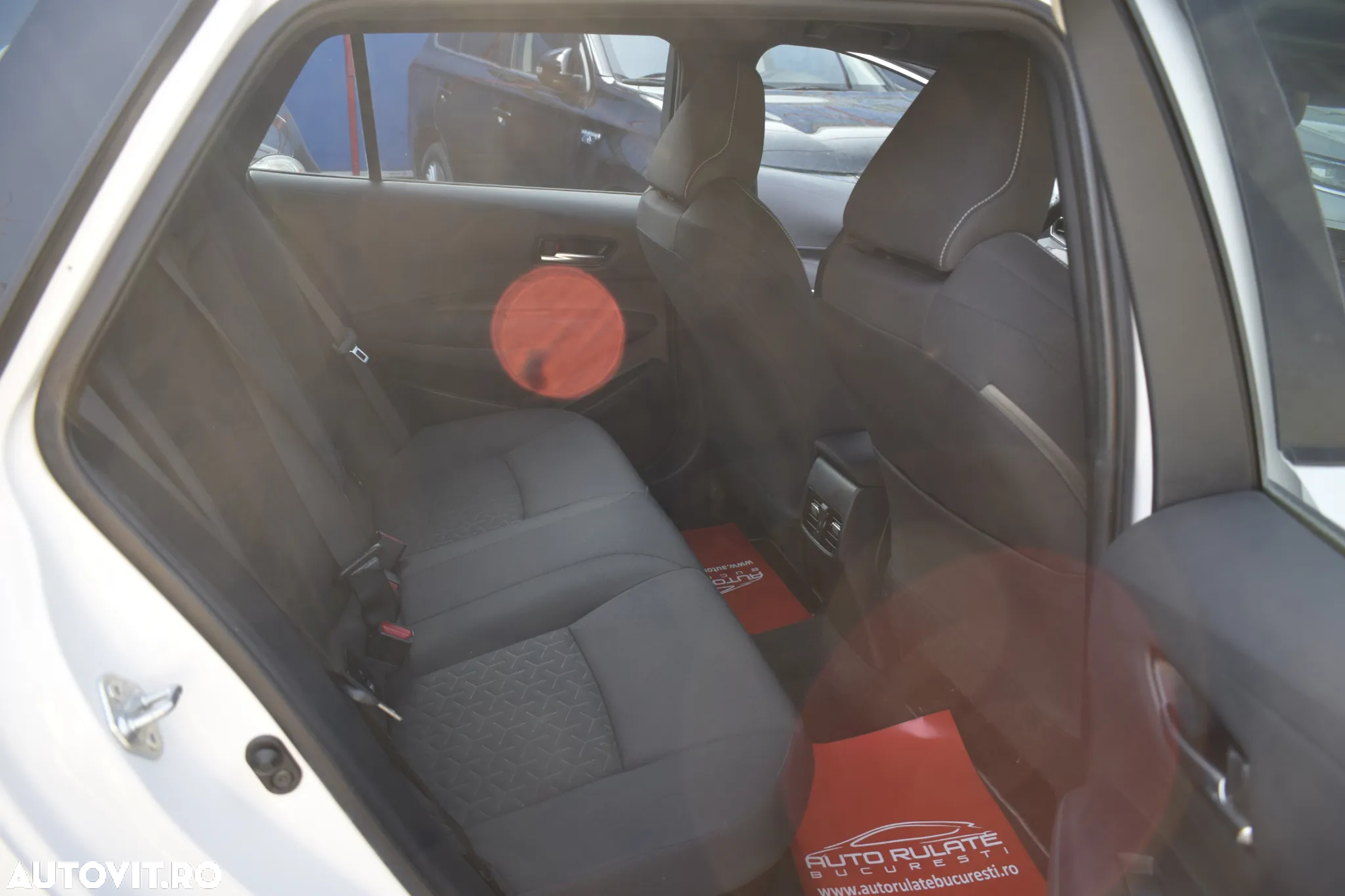 Toyota Corolla 1.8 Hybrid Business Edition - 11