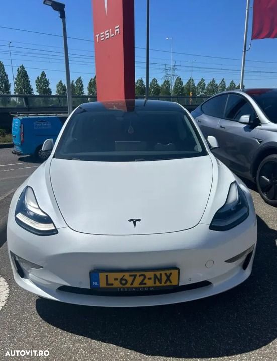 Tesla Model 3 - 12