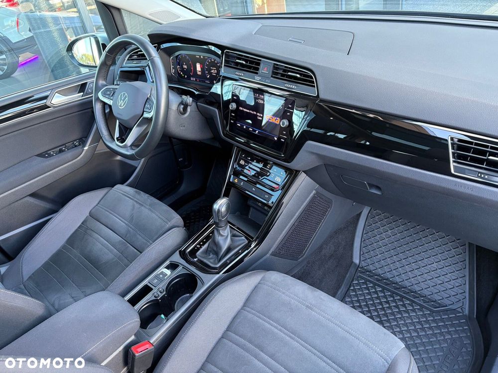 Volkswagen Touran - 17