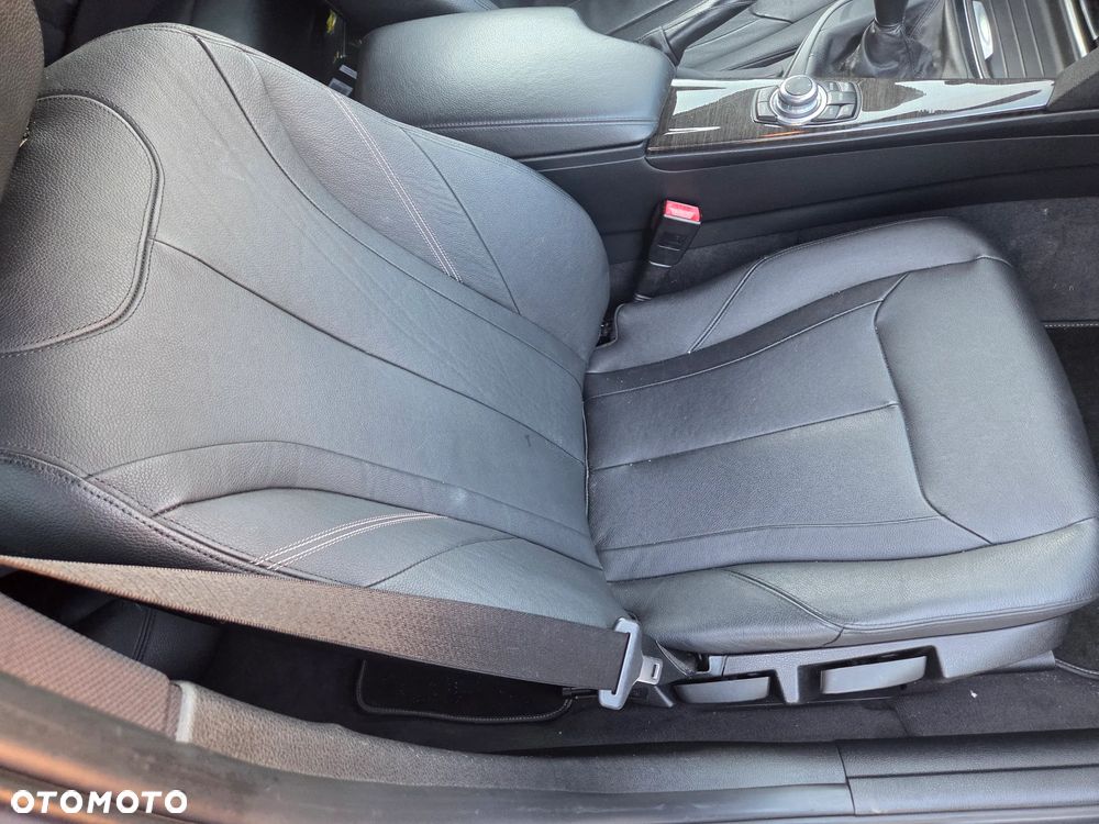 BMW Seria 3 320i Luxury Line - 11