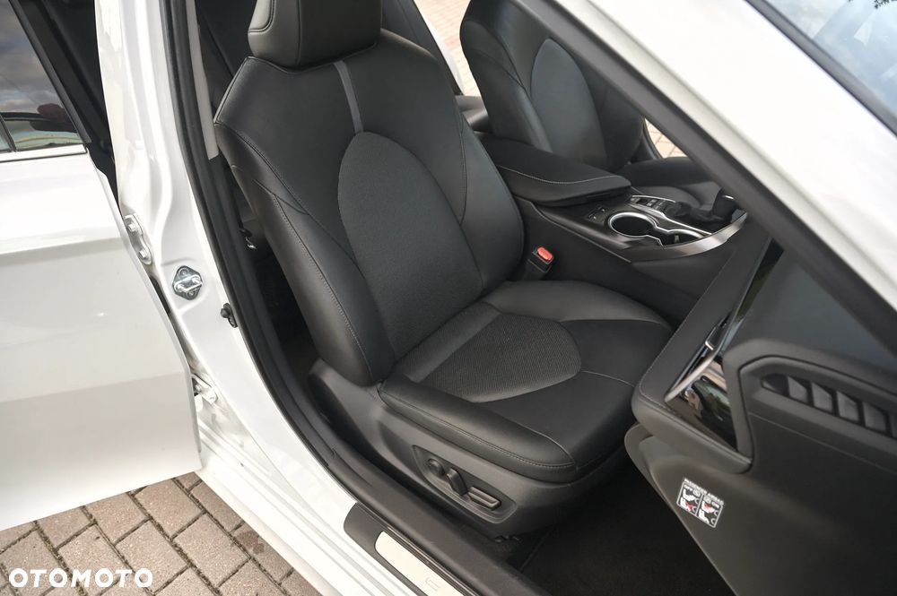 Toyota Camry 2.5 Hybrid Executive CVT - 25
