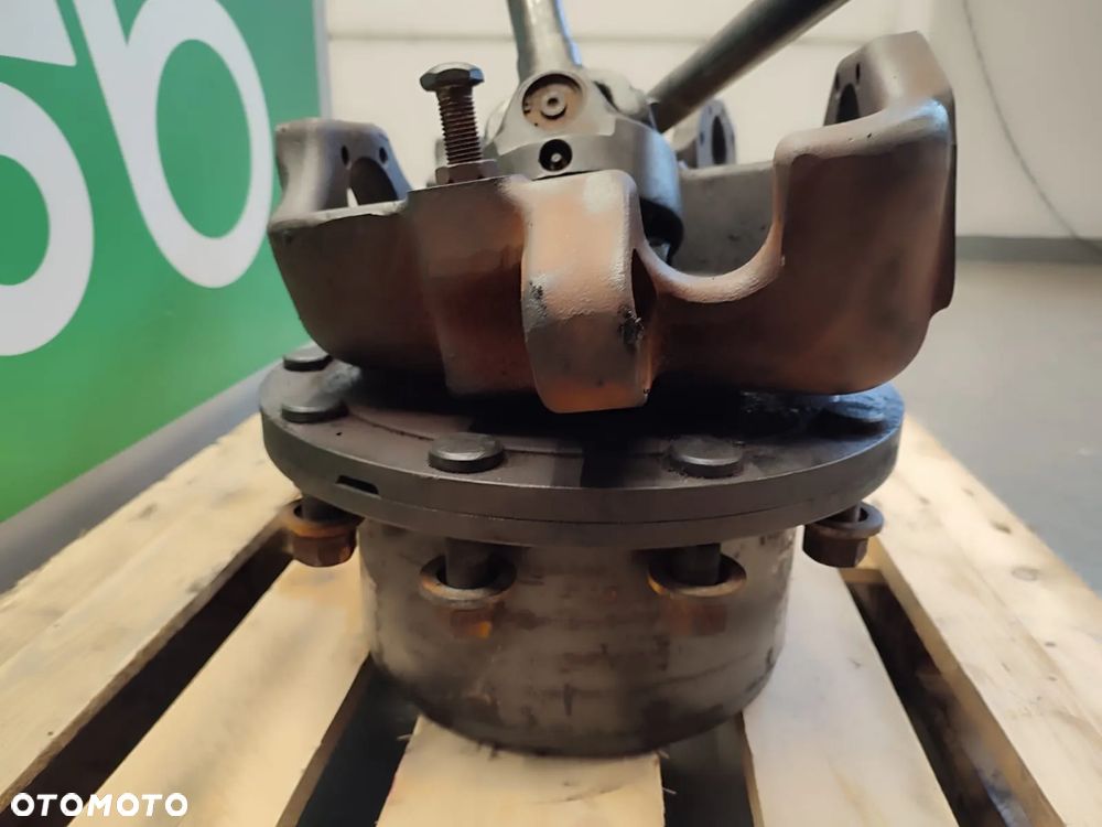 Zwolnica Zwrotnica Półoś  F718301020420  Fendt 820 Vario - 5