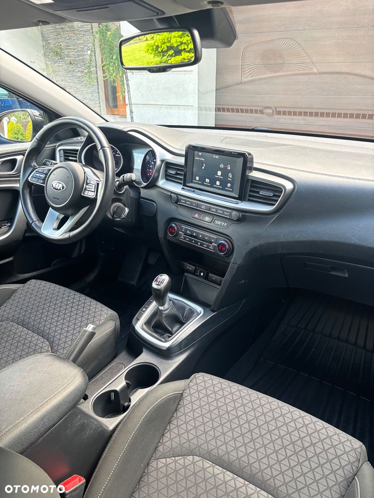 Kia Ceed 1.4 L - 8