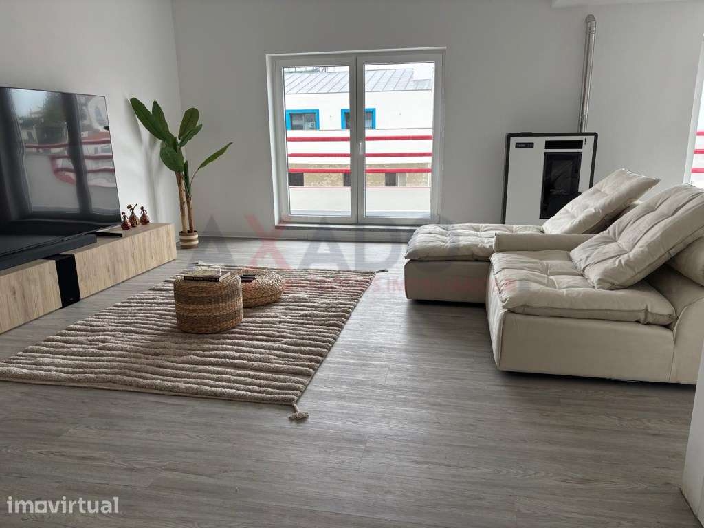 T1 + 1 Duplex Remodelado e Mobilado no Centro de Seia - Último Anda... - Grande imagem: 2/19