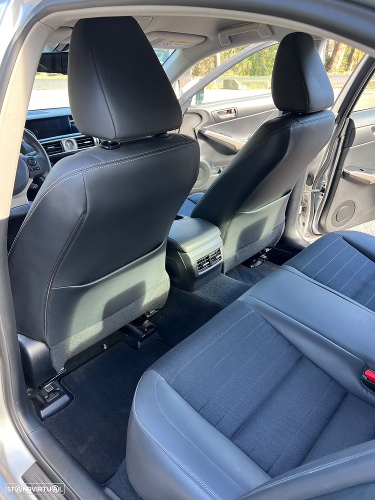 Lexus IS 300H Executive+ - 21