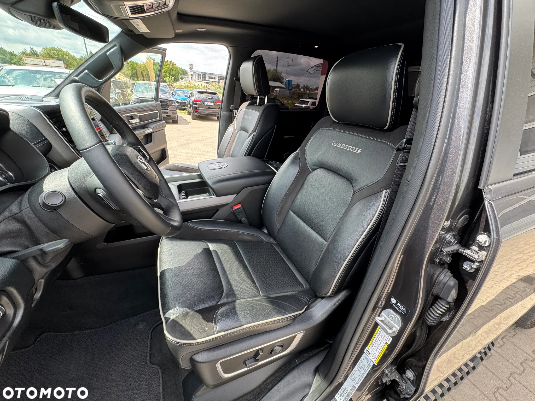 RAM 1500 Crew Cab Laramie - 24