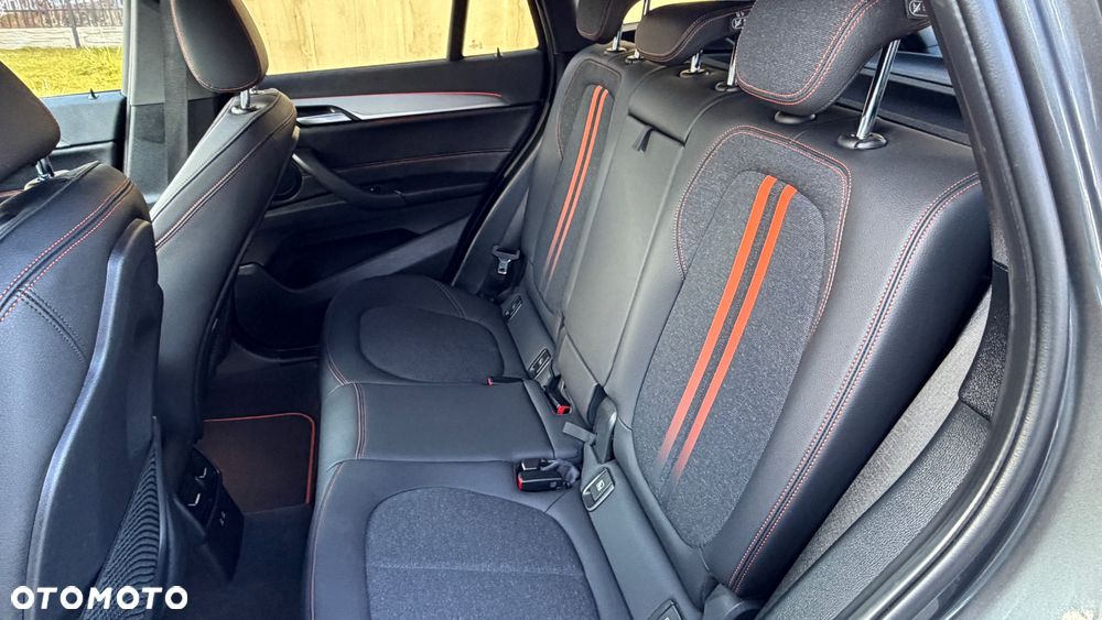 BMW X1 sDrive18d Sport Line - 17