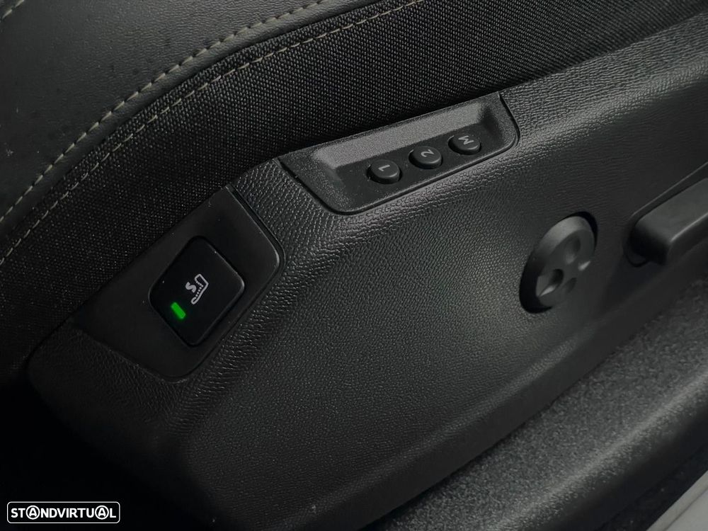 Peugeot 3008 1.6 Hybrid GT Line e-EAT8 - 33