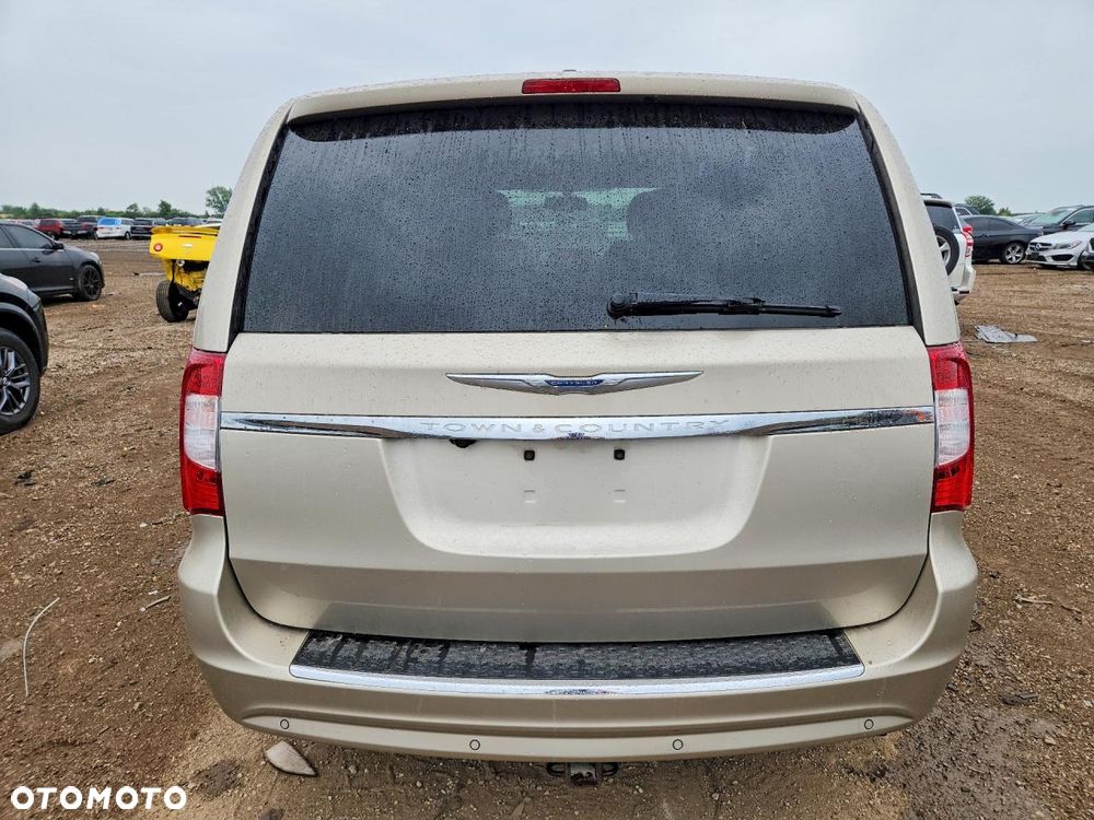 Chrysler Town & Country - 5
