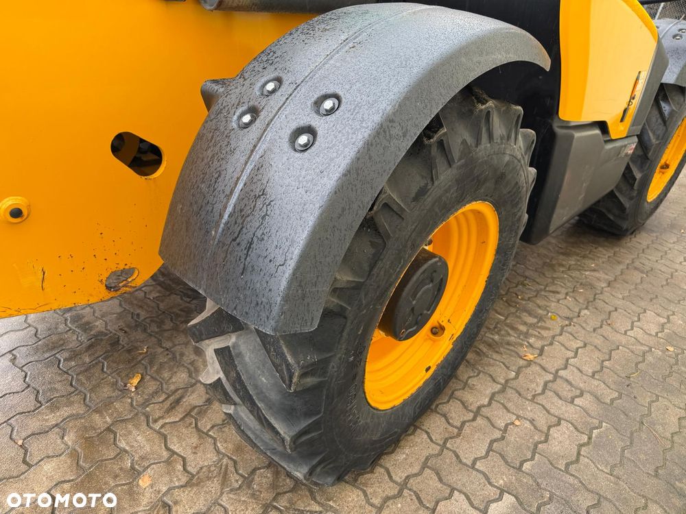 JCB 535V125 - 13