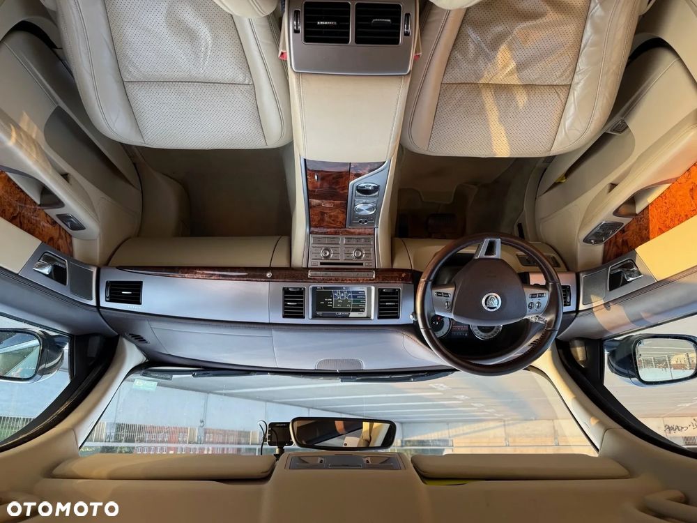 Jaguar XF 3.0 V6 D Luxury - 1