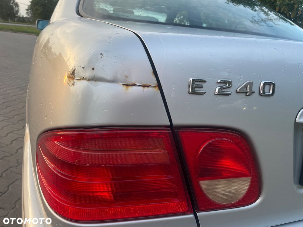 Mercedes-Benz Klasa E 240 Classic - 12